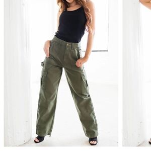 Cello Army Green High Rise Wide Leg Carpenter Jeans never worn! Size 3 Junior